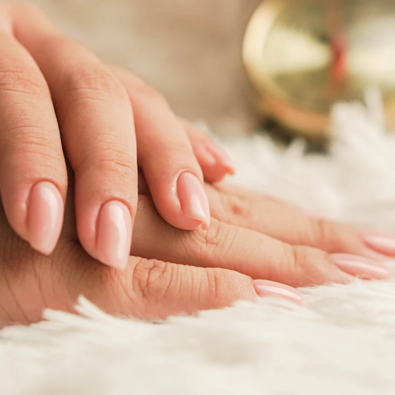 Nude manicure